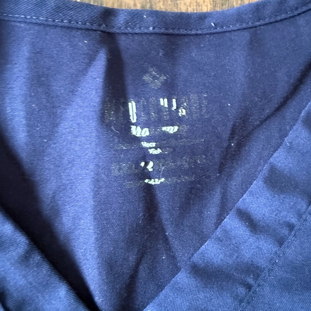 Maternity scrub top - Picture 2 of 4